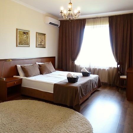 Henry Ford Mini Hotel Odessa Extérieur photo