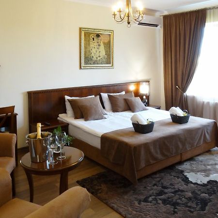 Henry Ford Mini Hotel Odessa Extérieur photo