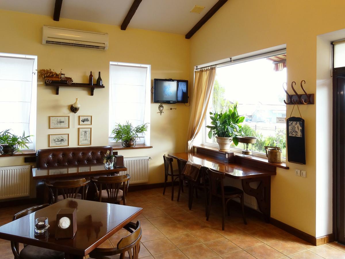 Henry Ford Mini Hotel Odessa Extérieur photo