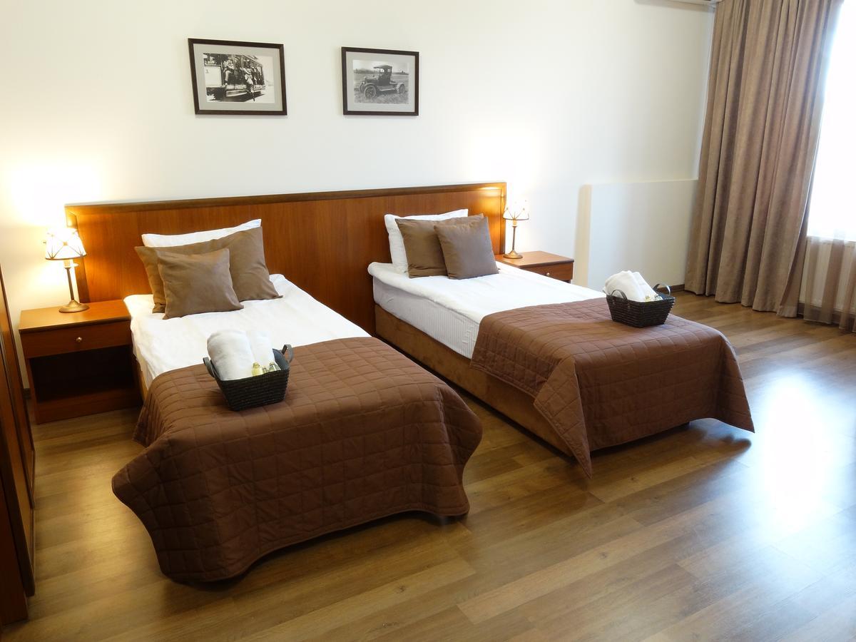 Henry Ford Mini Hotel Odessa Extérieur photo